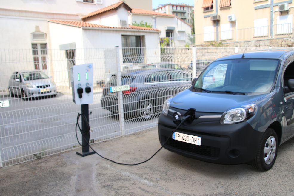 Véhicule en charge 