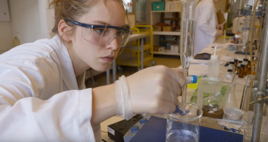 Marion brille aux Olympiades de Chimie