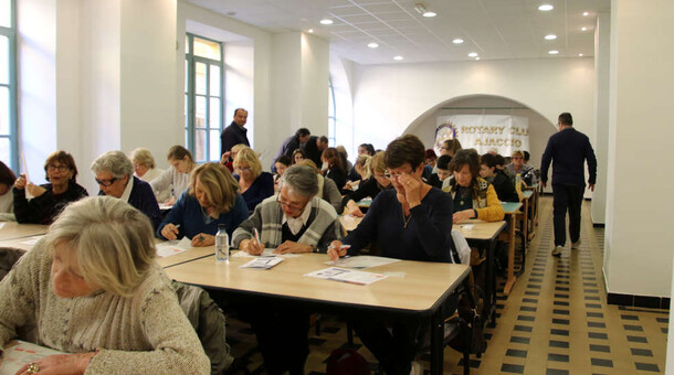 Photo des candidats en train d'écrire