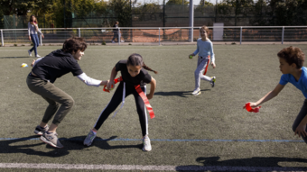 Elèves en séance d'éducation physique