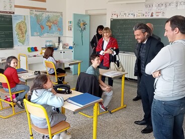 Visite du recteur à l'école de Quenza